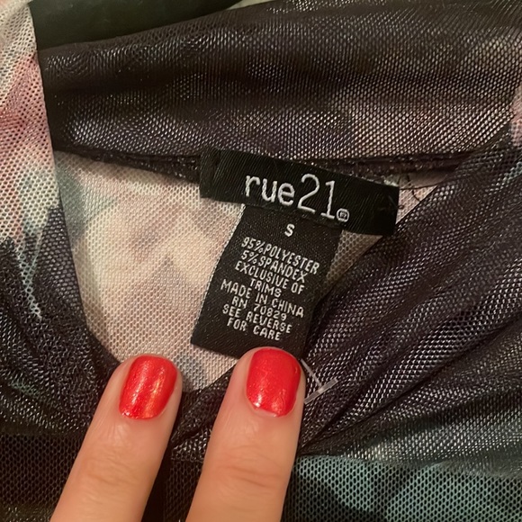 Stylish top - Picture 3 of 3